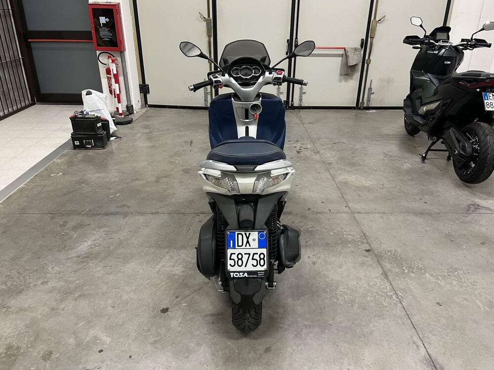 Piaggio Mp3 300 ie Yourban ERL (2011 - 17) (7)