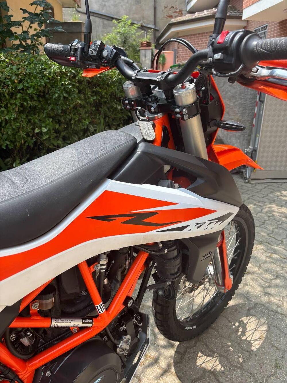 KTM 690 Enduro R (2019 - 20) (3)