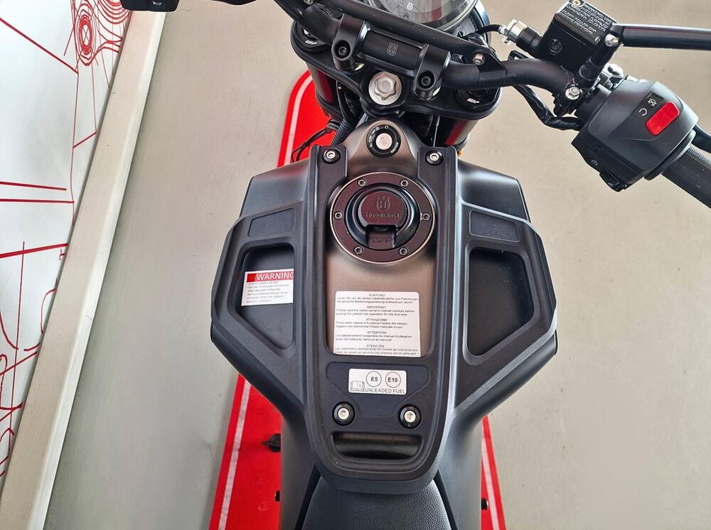 Husqvarna Svartpilen 401 (2021 - 23) (6)