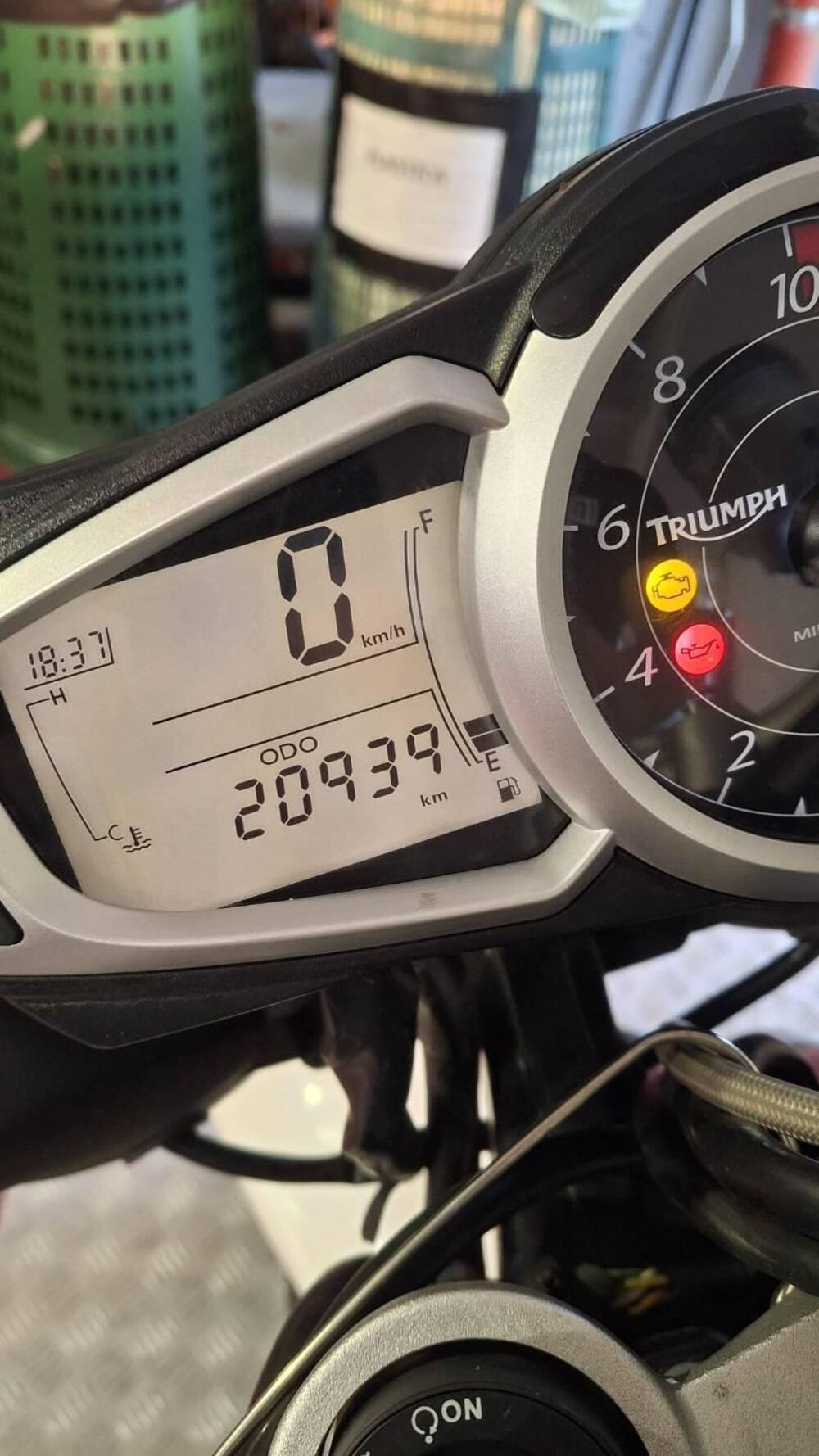 Triumph Speed Triple 1050 (2011 - 13) (3)