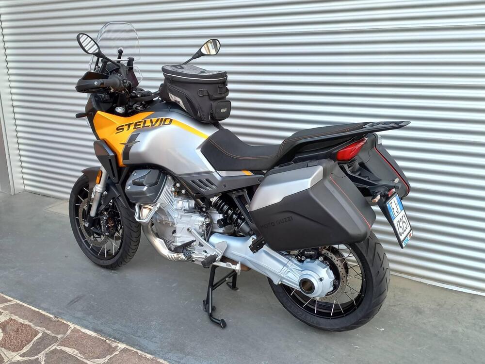 Moto Guzzi Stelvio (2024 - 25) (6)