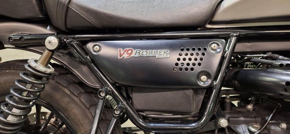 Moto Guzzi V9 Bobber (2016 - 18) (7)
