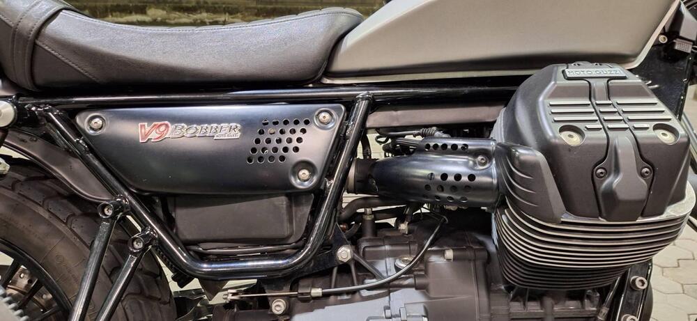 Moto Guzzi V9 Bobber (2016 - 18) (8)