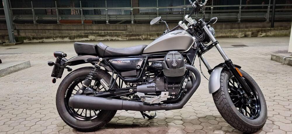 Moto Guzzi V9 Bobber (2016 - 18) (12)