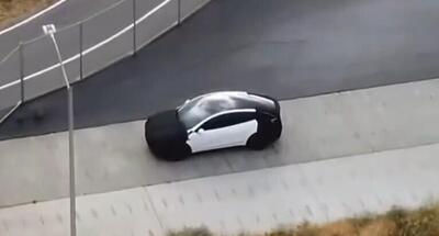 Tesla pronta a svelare un nuovo modello economico: sar&agrave; una Model Y "semplificata"? [VIDEO SPIA]