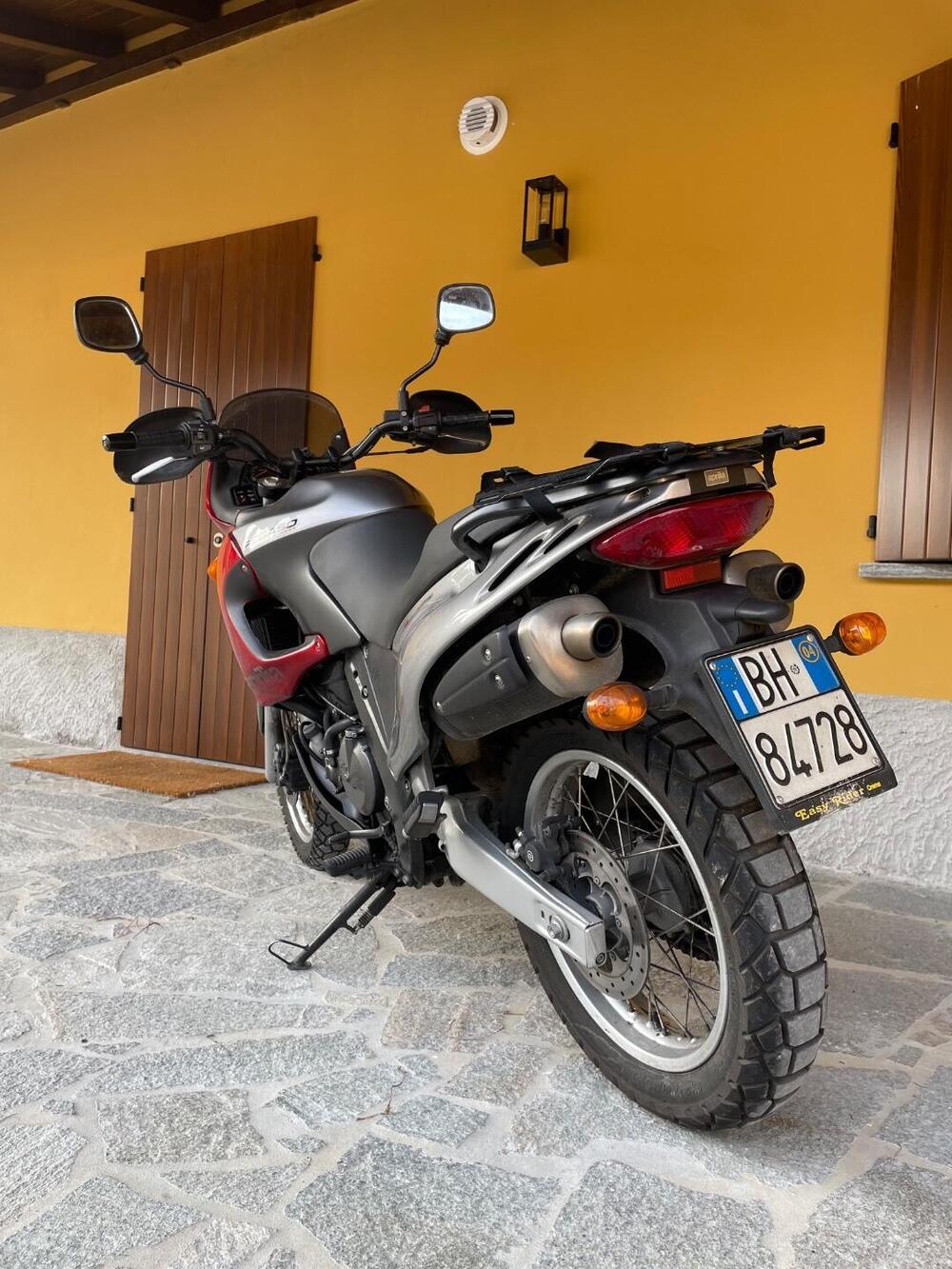 Aprilia Pegaso 650 IE (2003 - 04) (2)