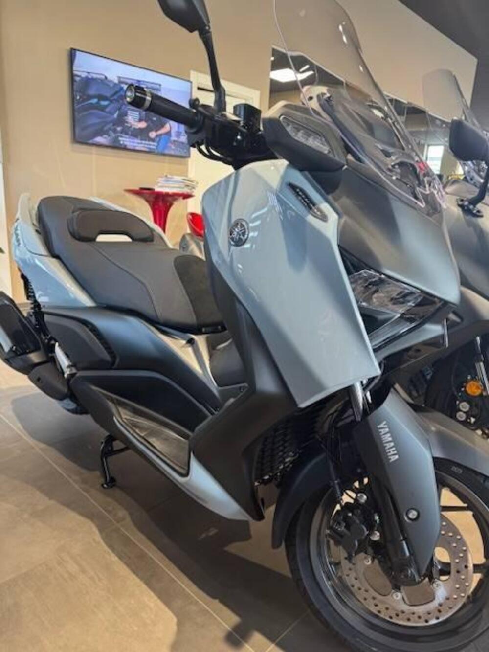 Yamaha X-Max 300 Tech Max (2025 - 26) (2)