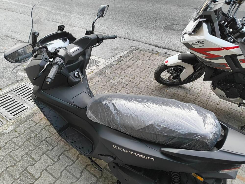 Kymco Skytown 125i (2024 - 26) (4)