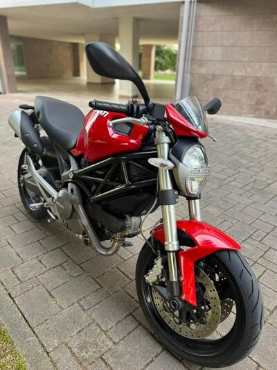 Ducati Monster 696 Plus (2007 - 14) usata