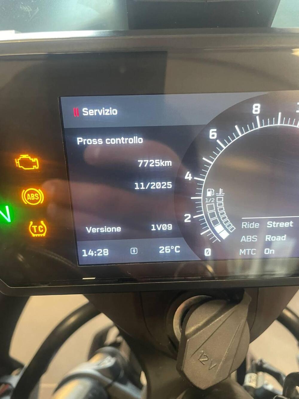 KTM 890 Adventure (2022) (2)