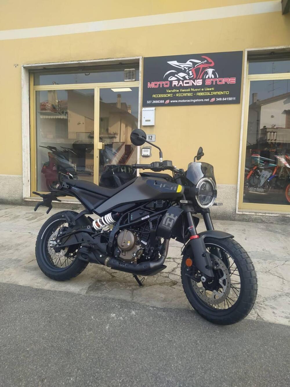 Husqvarna Svartpilen 401 (2024 - 25) (2)