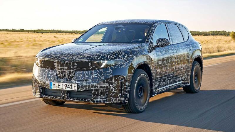 BMW iX3 Neue Klasse: rivoluzione elettrica in arrivo con 800 km di autonomia e ricarica a 400 kW