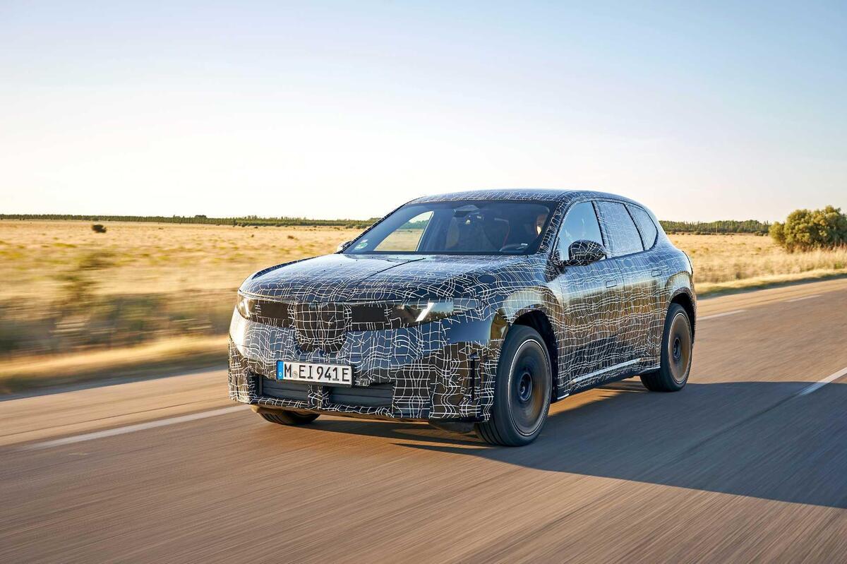 BMW iX3 Neue Klasse: rivoluzione elettrica in arrivo con 800 km di autonomia e ricarica a 400 kW
