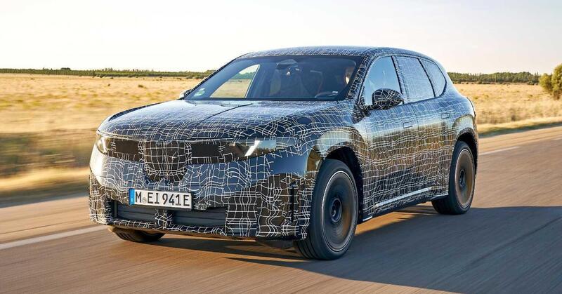 BMW iX3 Neue Klasse: rivoluzione elettrica in arrivo con 800 km di autonomia e ricarica a 400 kW