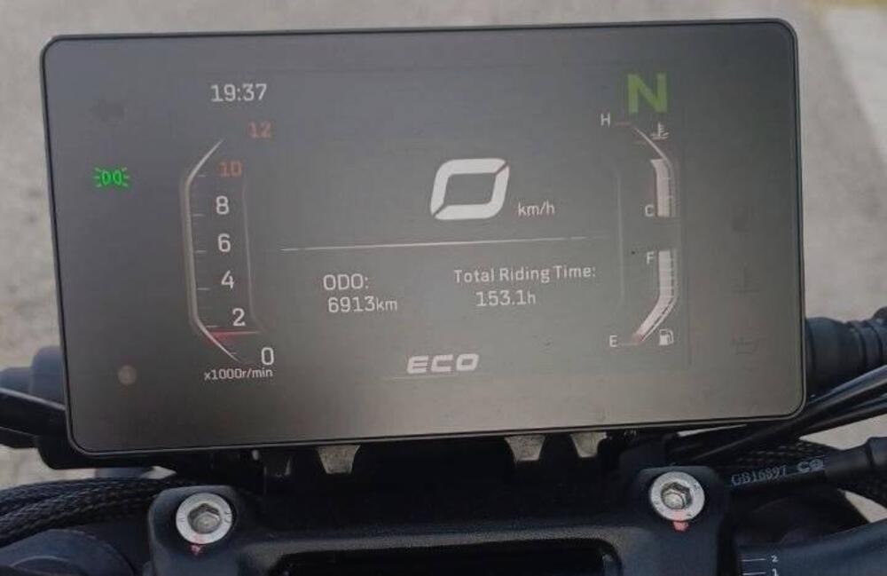 CFMOTO 300NK (2021 - 25) (12)