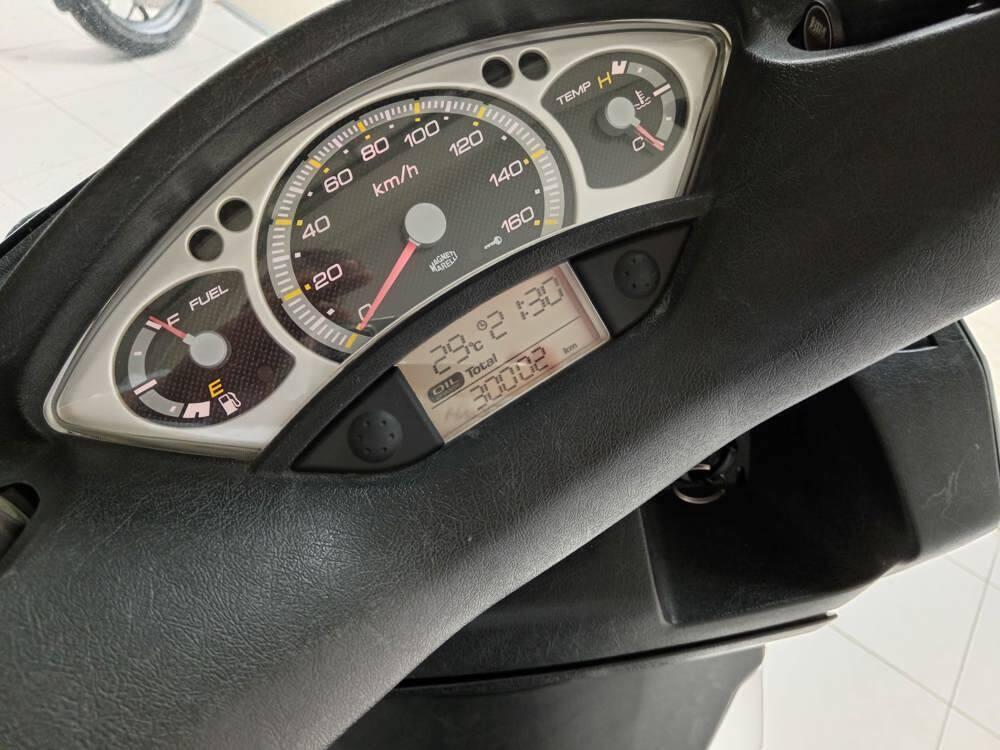 Yamaha X-Max 250 (2007 - 09) (4)