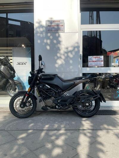 Husqvarna Svartpilen 125 (2021 - 23) usata