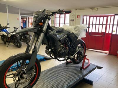 Betamotor RR 125 4T Motard T - X Special Edition (2025) nuova