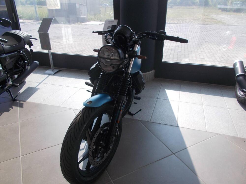 Moto Guzzi V7 Stone (2025 - 26) (2)