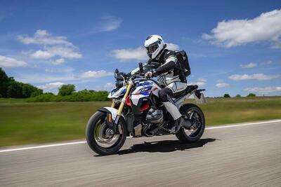 TEST BMW R 1300 R: tutta nuova. I pro e i contro [VIDEO e GALLERY]