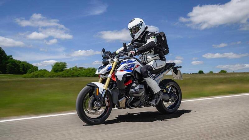 TEST BMW R 1300 R: tutta nuova. I pro e i contro [VIDEO e GALLERY]