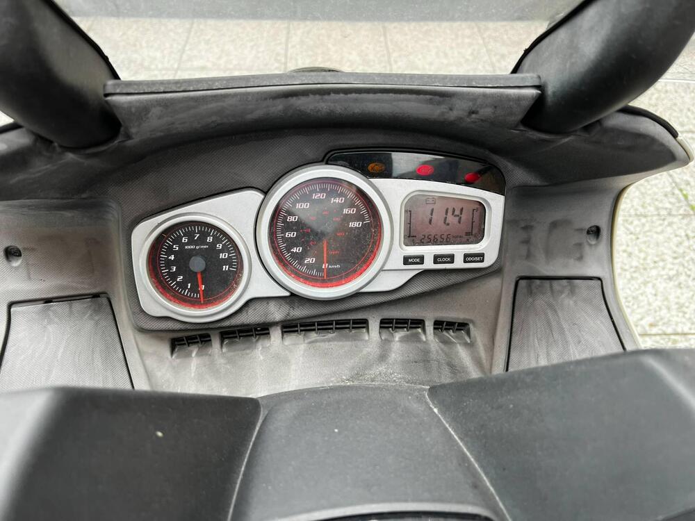 Aprilia SR Max 300 (2011 - 16) (4)