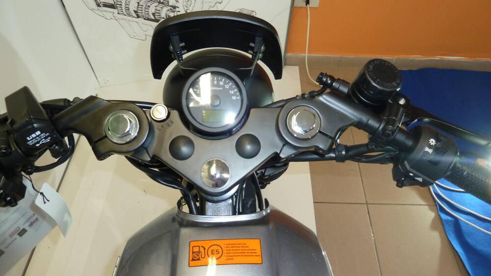 Brixton Motorcycles Rayburn 125 (2021 - 25) (5)