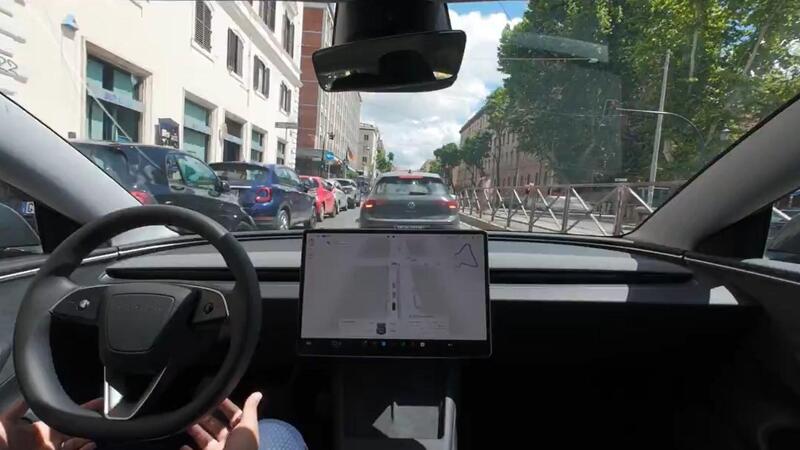 Tesla sfida il traffico di Roma: la guida autonoma sbarca in Italia [VIDEO]