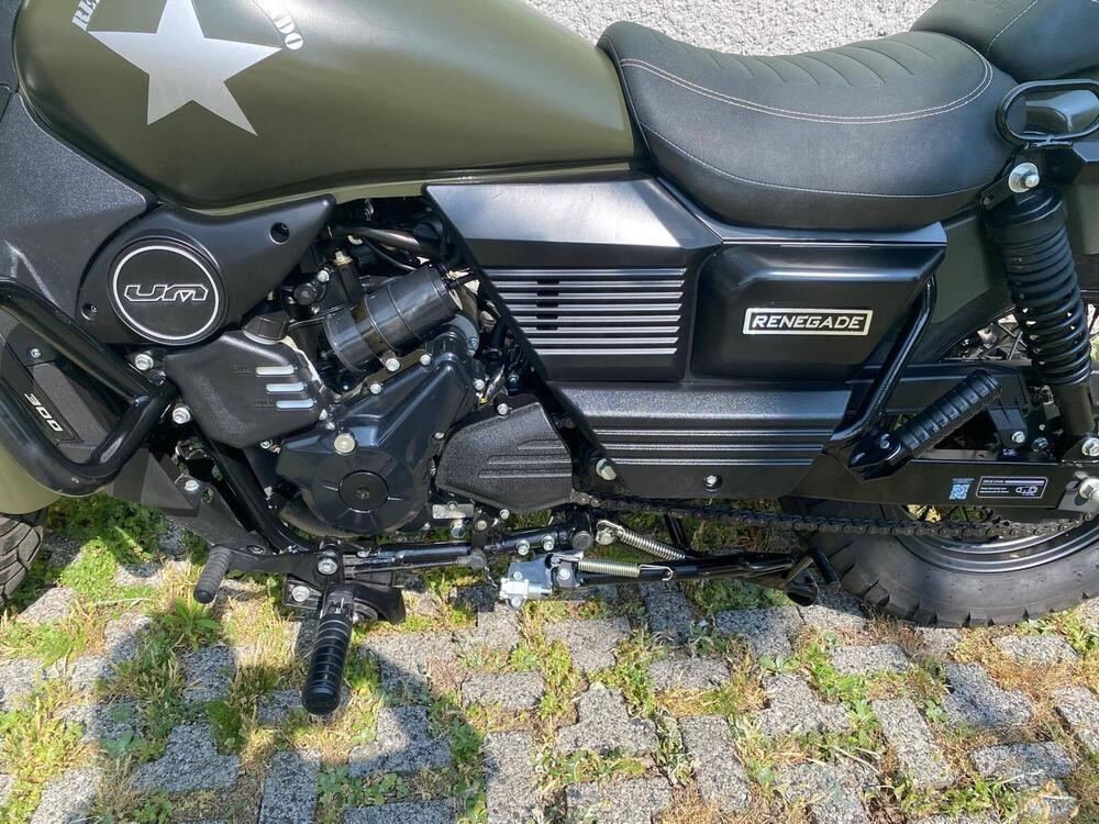 Um Italia Renegade Commando 300 (2023 - 24) (8)