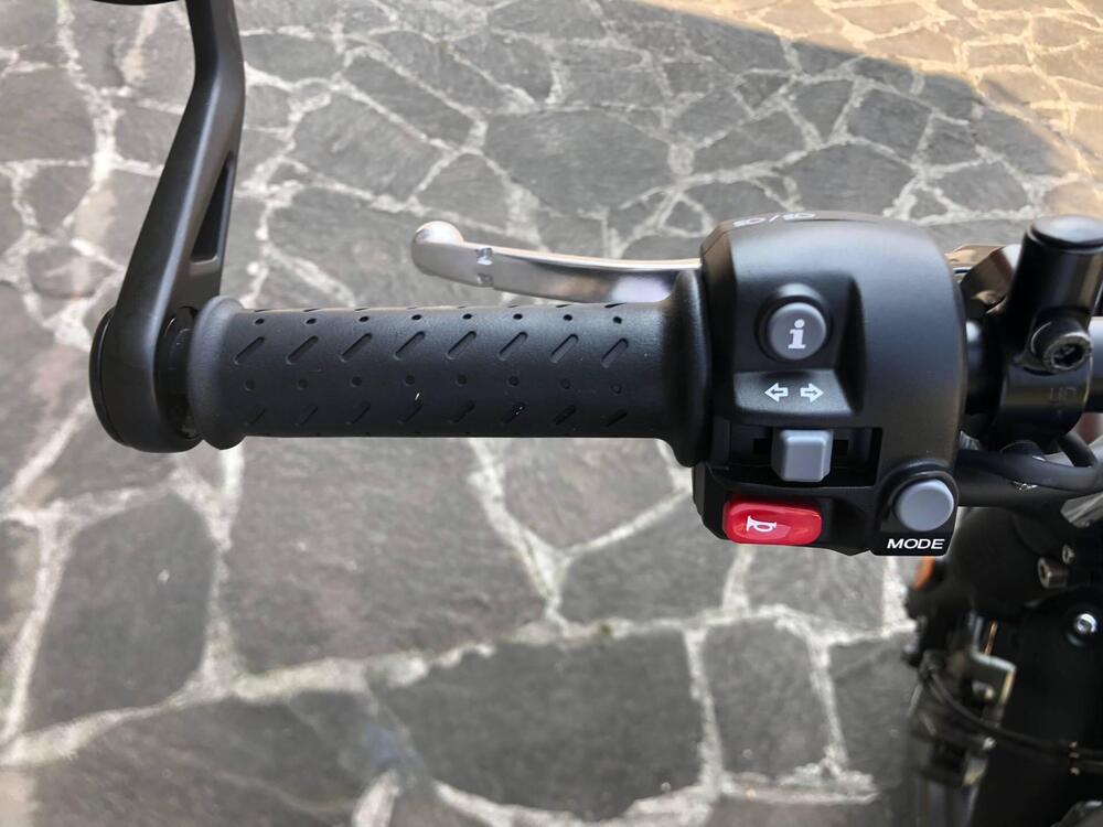 Triumph Street Twin 900 (2021 - 22) (9)