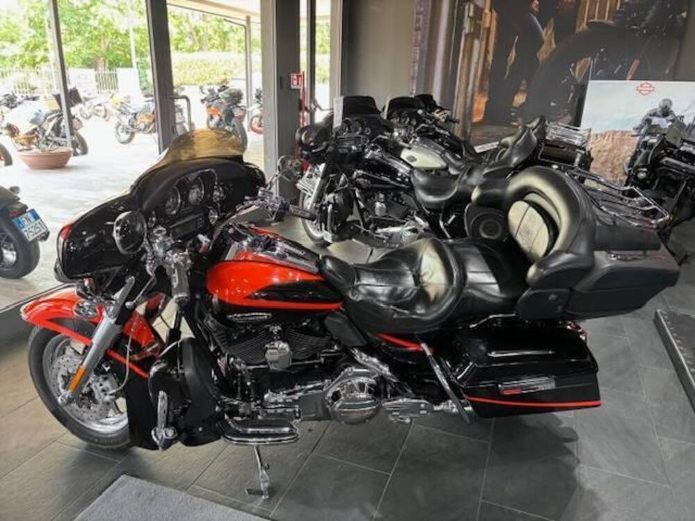 Harley-Davidson 1800 Electra Glide Ultra Classic (2005 - 06) - FLHTCUSE (4)