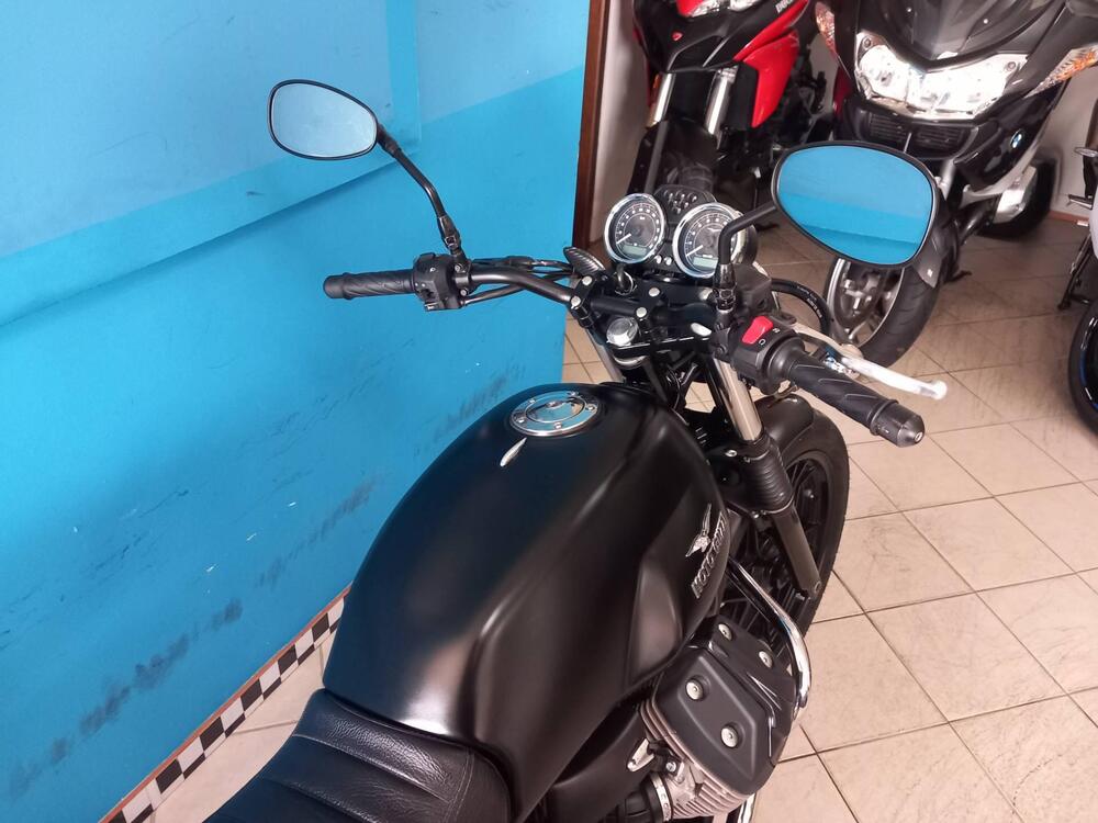 Moto Guzzi V7 II Stone (2015 - 17) (18)