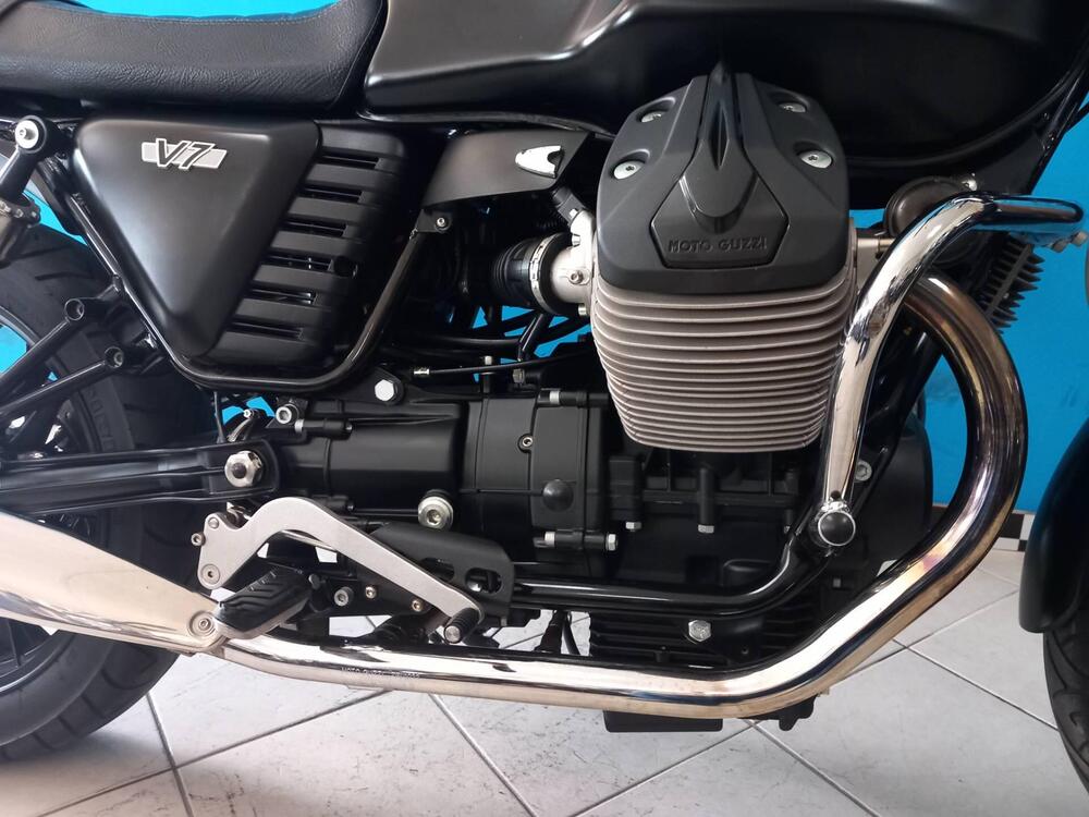 Moto Guzzi V7 II Stone (2015 - 17) (16)