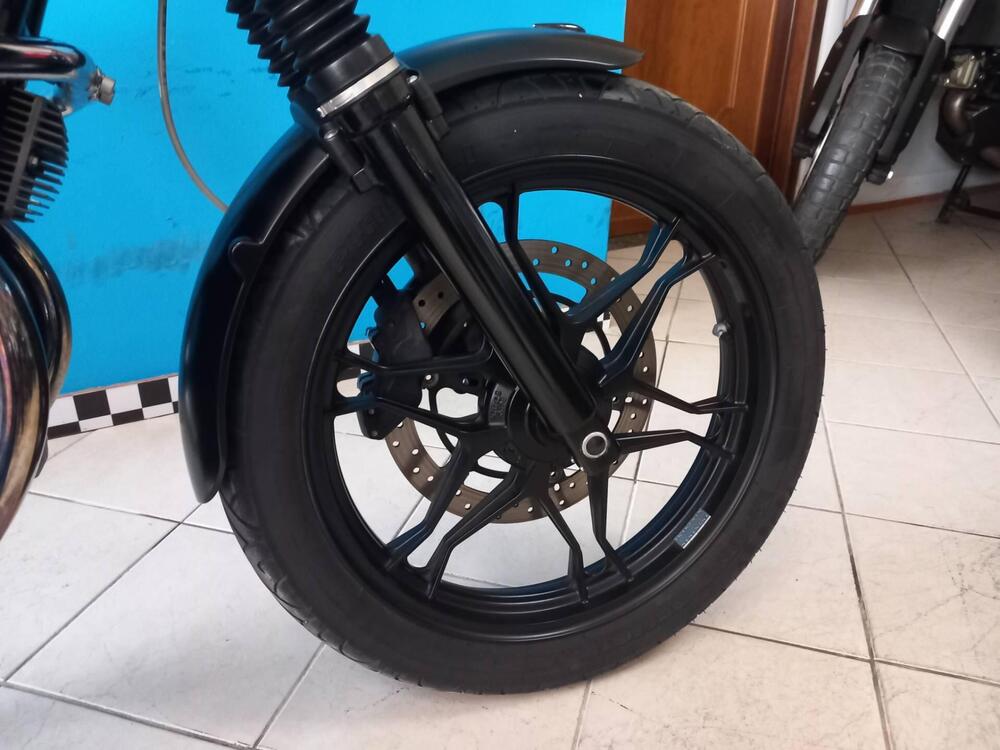 Moto Guzzi V7 II Stone (2015 - 17) (19)