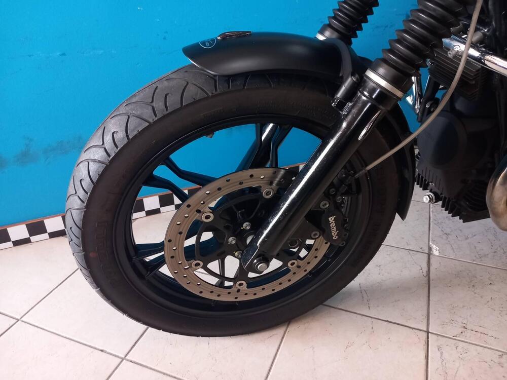 Moto Guzzi V7 II Stone (2015 - 17) (7)