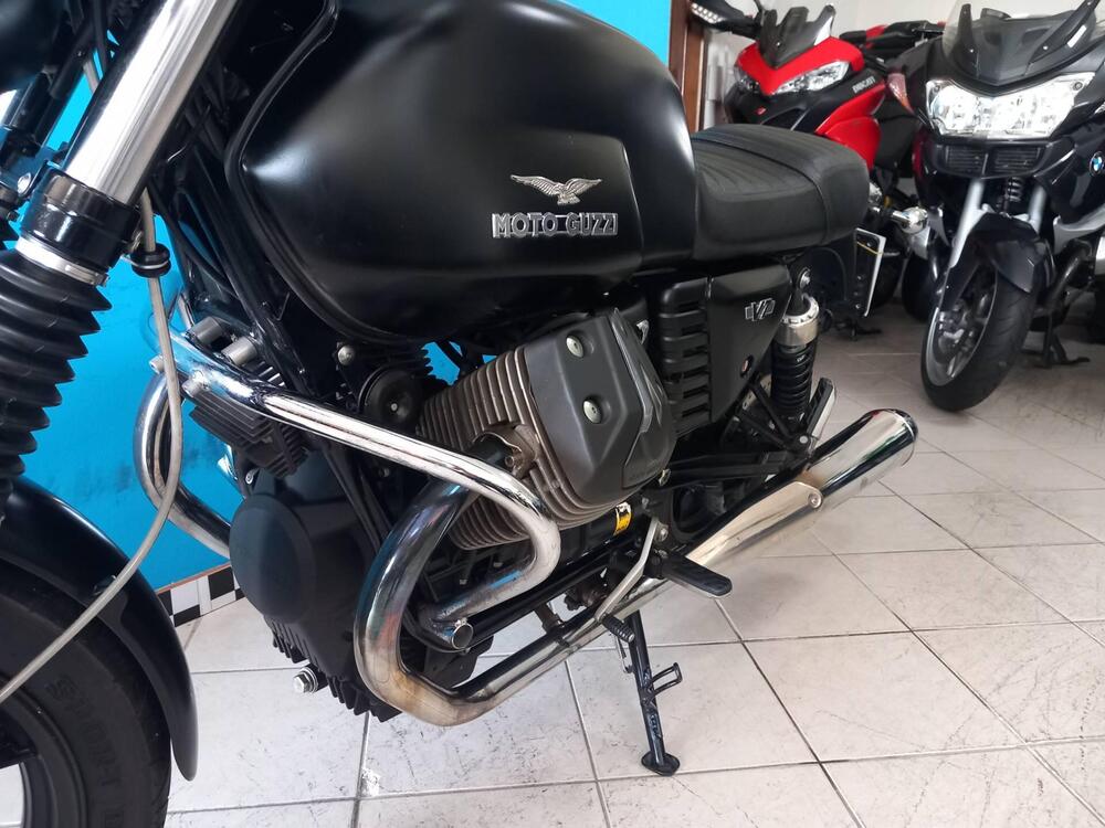 Moto Guzzi V7 II Stone (2015 - 17) (10)
