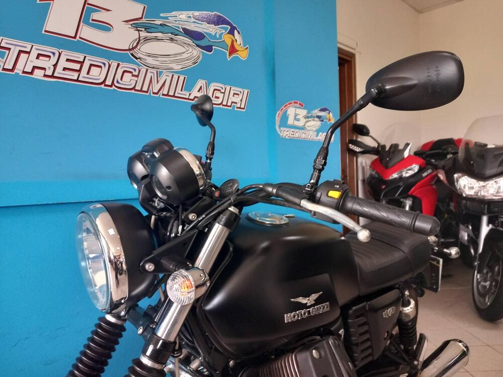 Moto Guzzi V7 II Stone (2015 - 17) (8)