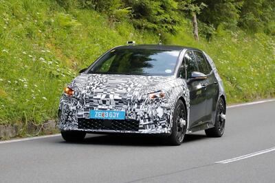 Facelift in vista per la Cupra Born: restyling in stile Formentor e Tavascan, ma il futuro resta incerto [FOTO SPIA]
