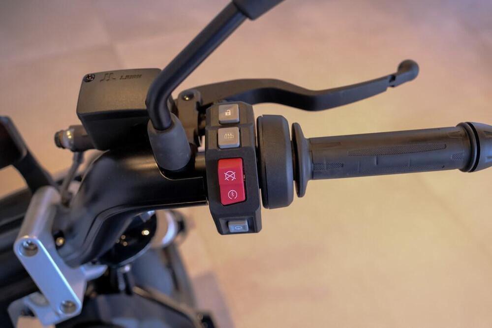 Bmw CE 02 AM (2024 - 25) (11)