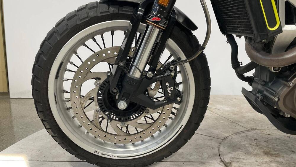 Husqvarna Svartpilen 401 (2018 - 19) (3)