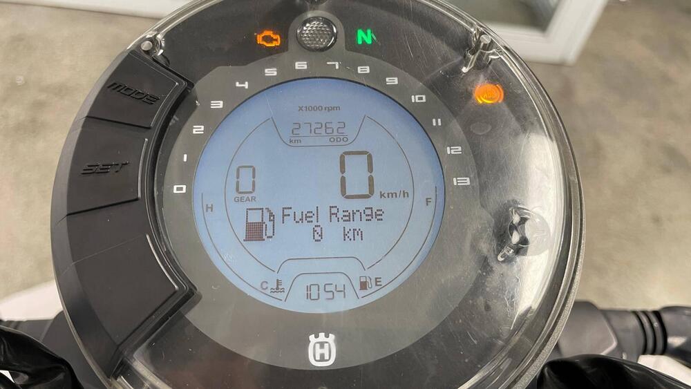 Husqvarna Svartpilen 401 (2018 - 19) (15)