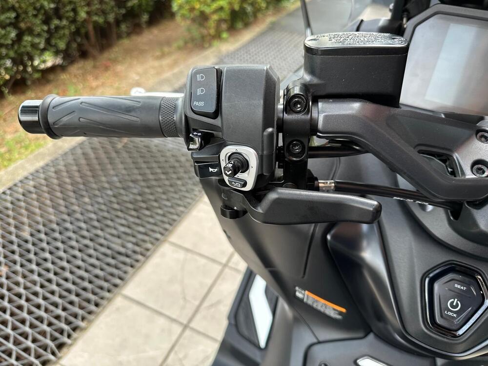 Yamaha T-Max 560 (2022 - 24) (13)