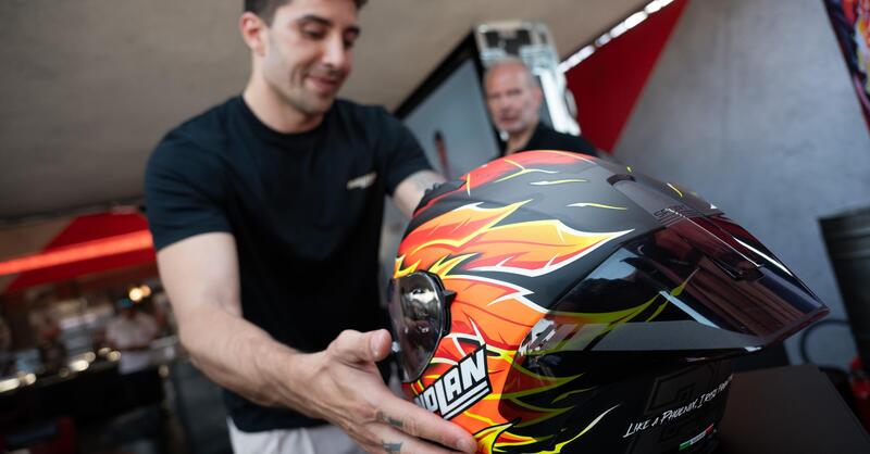 SBK 2025. GP Emilia Romagna a Misano. Nolan ha presentato il casco replica di Andrea Iannone