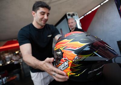 SBK 2025. GP Emilia Romagna a Misano. Nolan ha presentato il casco replica di Andrea Iannone