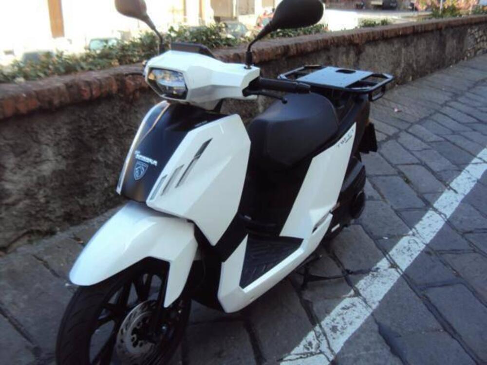 Peugeot Tweet 125i Cargo (2022 - 25) (2)