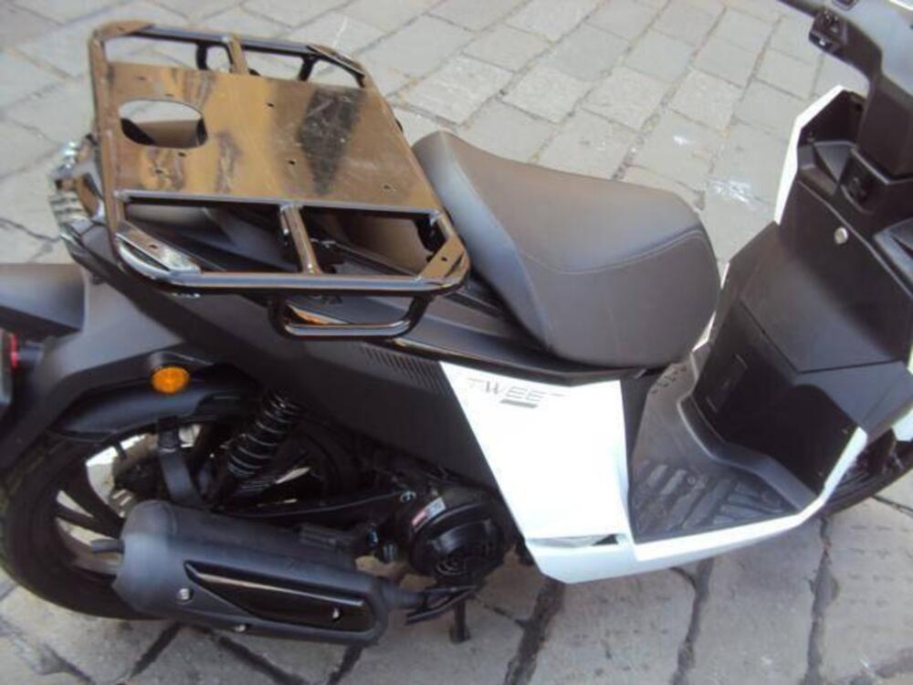 Peugeot Tweet 125i Cargo (2022 - 25) (4)