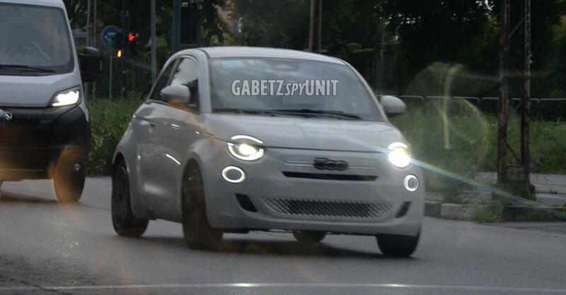 Nuova Fiat 500 Ibrida: debutto imminente, test gi&agrave; su strada a Torino [Foto Spia]
