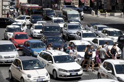 Roma, blocco diesel Euro5 dal 1&deg; novembre 2025, centinaia di migliaia di cittadini a piedi