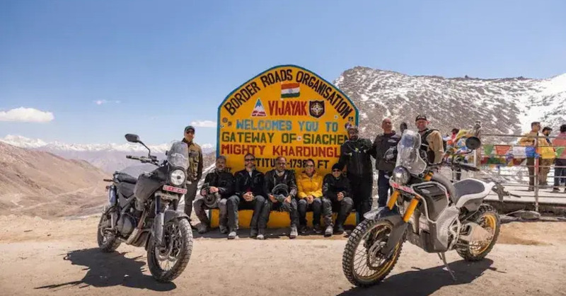 Royal Enfield Himalayan: anche il CEO nei test estremi in Ladakh per le nuove 750 e Electric
