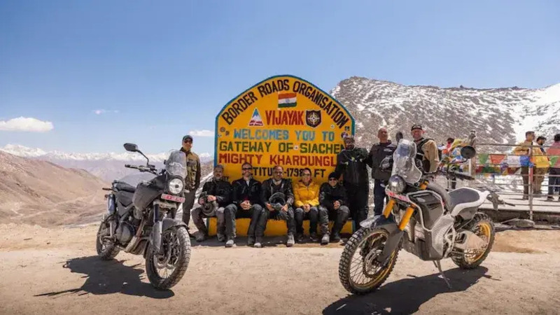 Royal Enfield Himalayan: anche il CEO nei test estremi in Ladakh per le nuove 750 e Electric